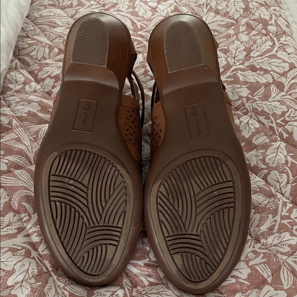 Easy Street Sz 6W Caramel Brown Peep-Toe Ankle Boots Shooties Zip Back - Picture 7 of 12